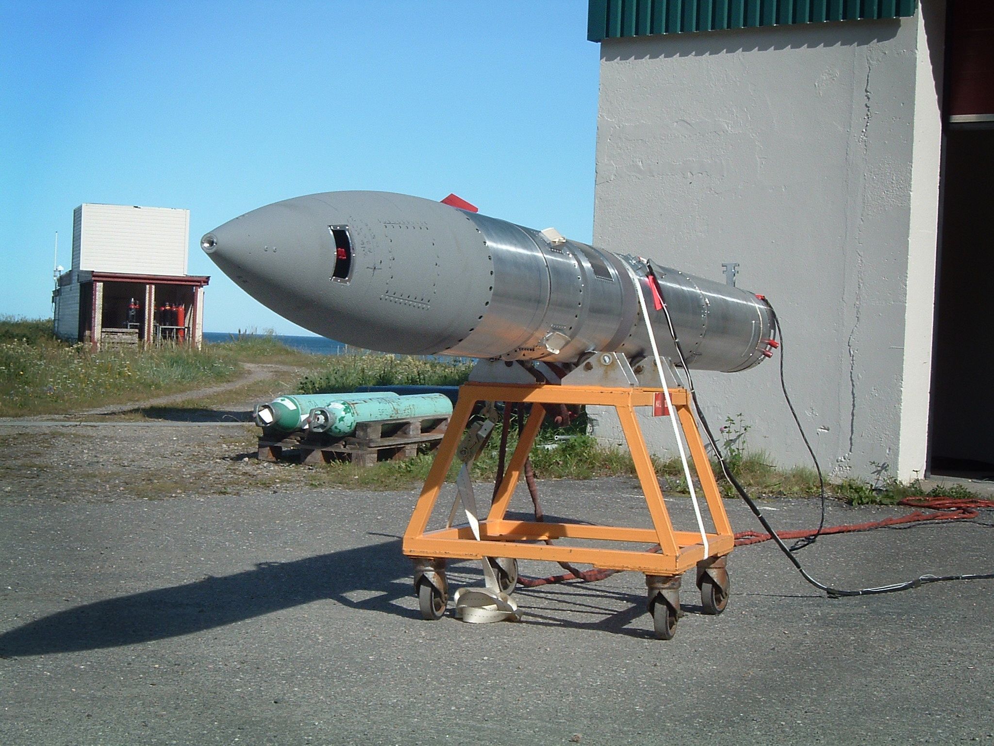 Forskningsrakett klargjort ved Andøya Rocket Range
