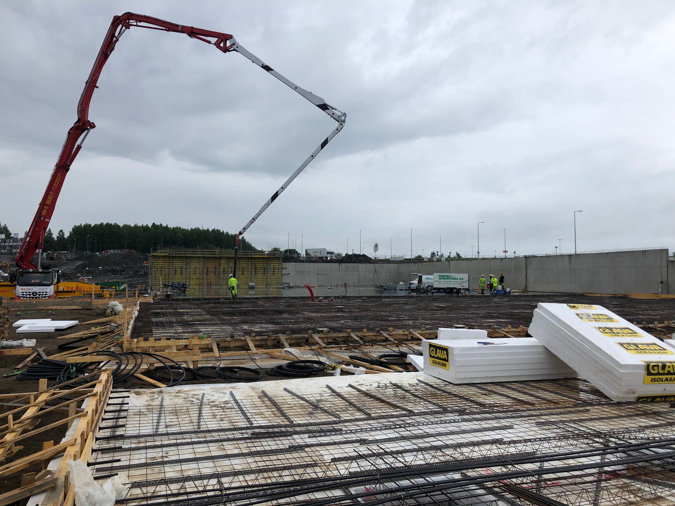 Betongpumper over et armert dekke på Byporten Jessheim