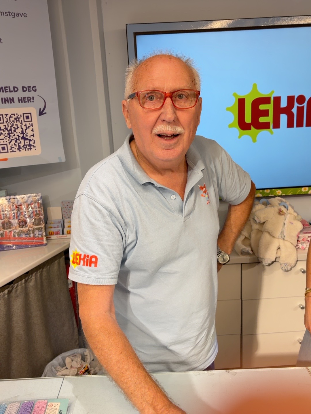 Arnstein Nerland bak disken hos Lekia i Molde